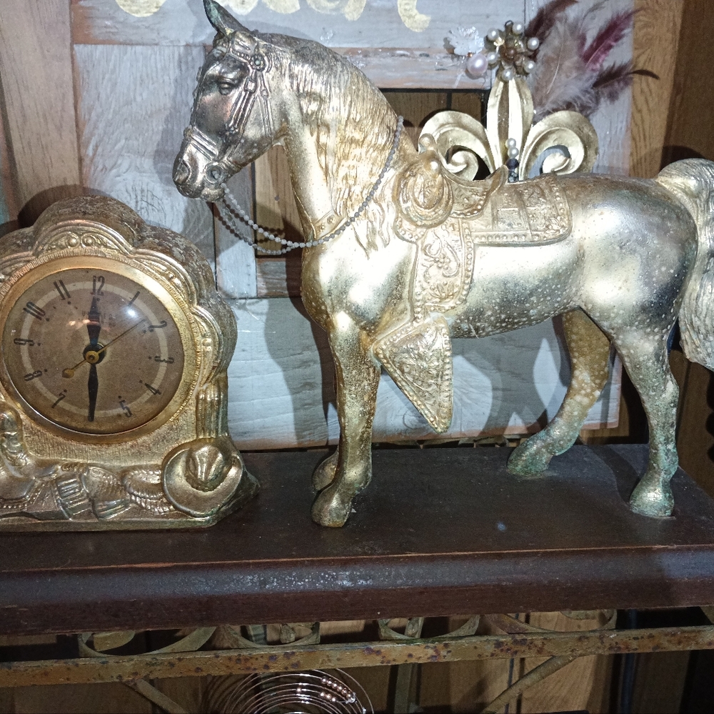 Luxurious Gold Horse Clock Decor